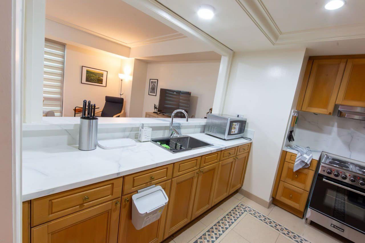 Fully Furnished Studio with Parking for Rent in Amorsolo Tower, Rockwell Makati