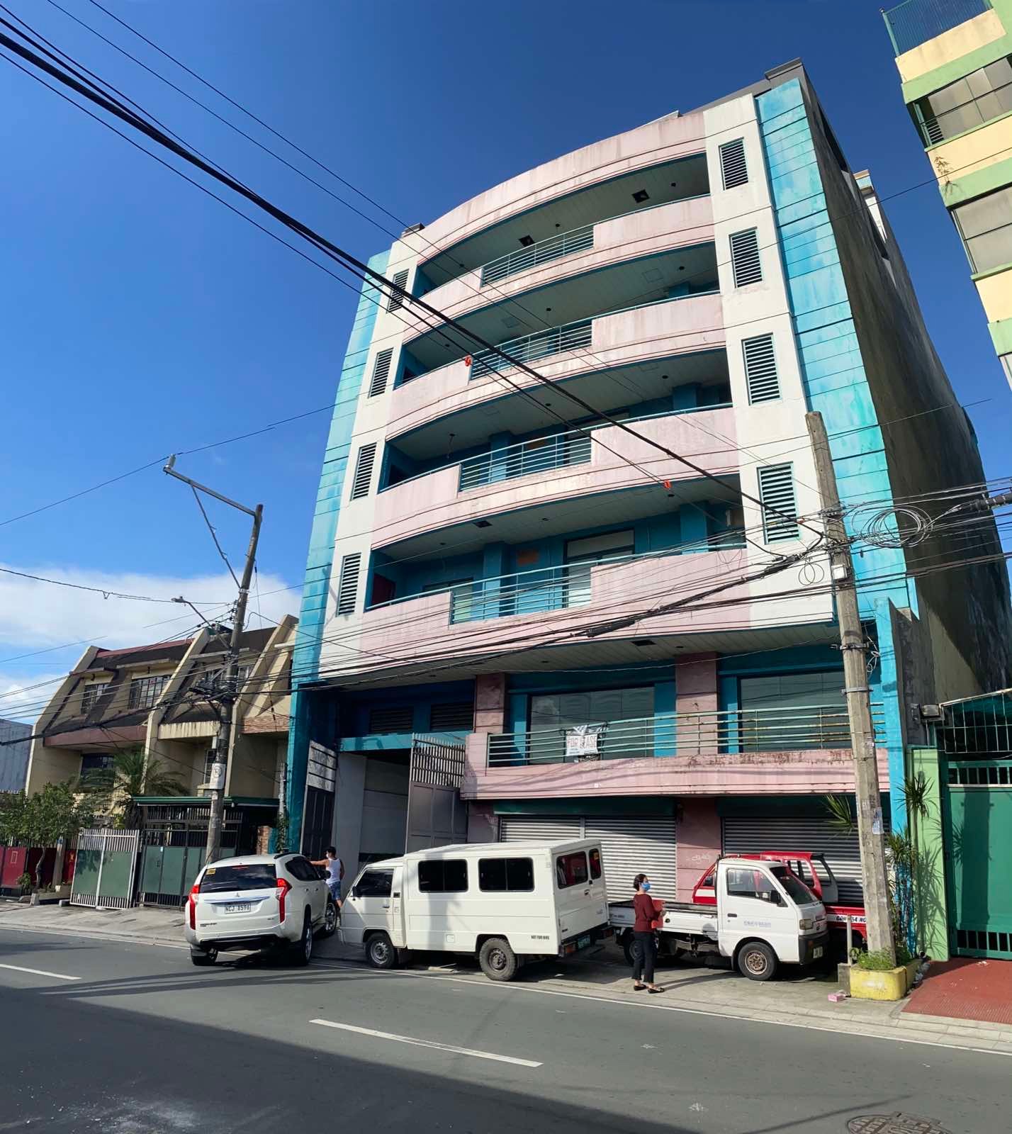 Commercial Building For Rent or For Sale in Quezon City!