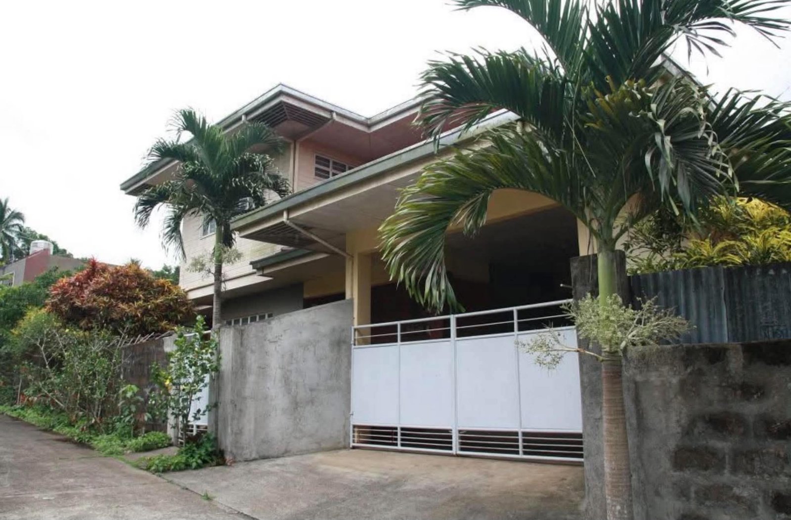 House and Lot For Sale in Alfonso City!